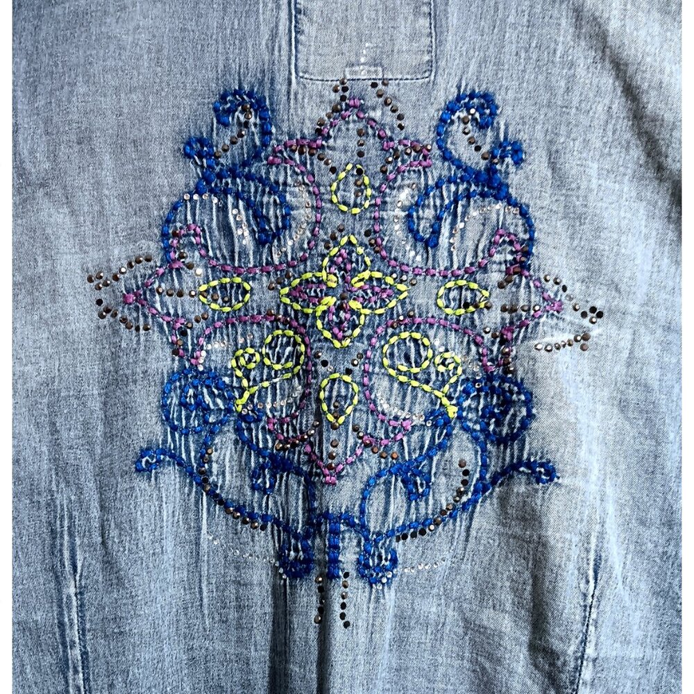 Maurices Premium Denim-Look Blouse Shirt Sz XXL Embellished Embroidery sparkly